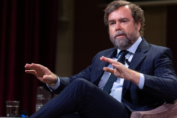 El presidente de Atenea y exportavoz parlamentario de Vox, Iván Espinosa de los Monteros, durante los Desayunos del Ateneo, a 13 de abril de 2026, en Madrid (España).