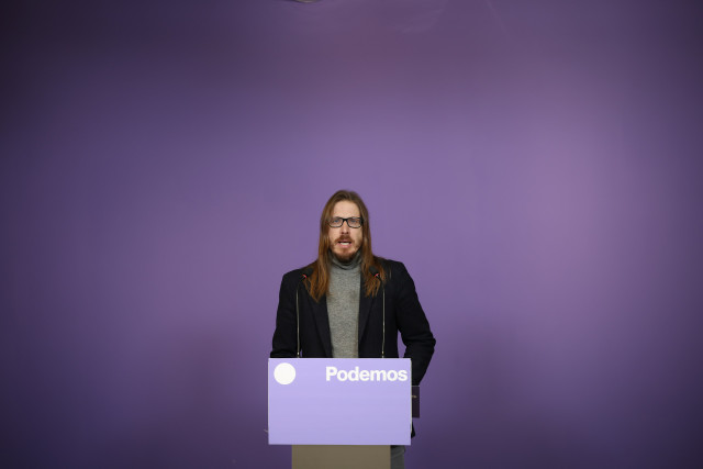 Archivo - El secretario de organización y portavoz de Podemos, Pablo Fernández, ofrece una rueda de prensa en la sede de Podemos, a 9 de febrero de 2026, en Madrid (España). Podemos ha vuelto a experimentar un nuevo varapalo electoral al convertirse en fu