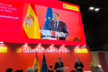 El ministro de Agricultura, Pesca y Alimentación, Luis Planas, y Francisco López López-Bago, presidente de honor y presidente del Grupo Gourmets, en la inauguración de Salón Gourmets