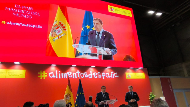 El ministro de Agricultura, Pesca y Alimentación, Luis Planas, y Francisco López López-Bago, presidente de honor y presidente del Grupo Gourmets, en la inauguración de Salón Gourmets
