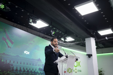 Archivo - El secretario general de Vox, Ignacio Garriga, durante una rueda de prensa en la sede nacional del partido.
