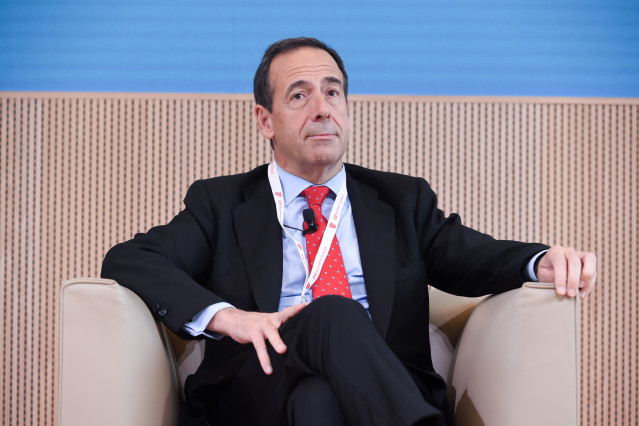 Archivo - Gonzalo Gortázar, consejero delegado de Caixabank.