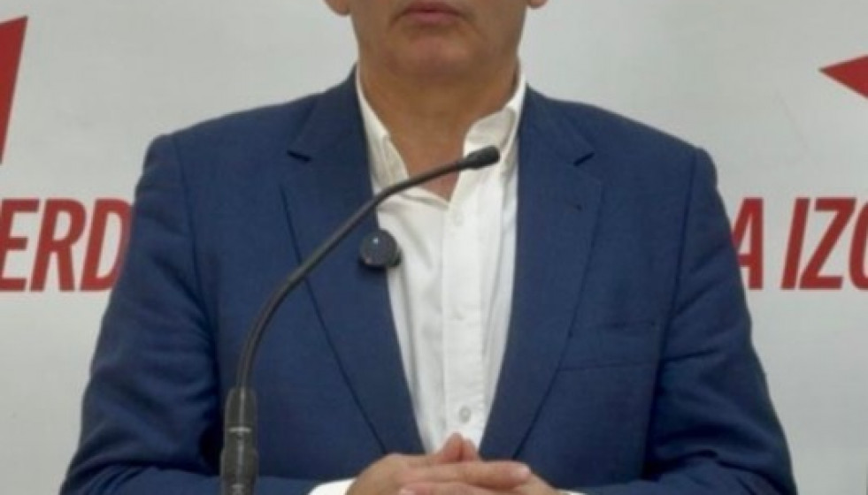 Enrique Santiago en la sede provincial de IU en Córdoba.