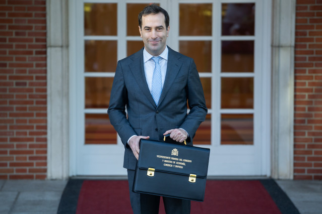 El vicepresidente primero y ministro de Economía, Comercio y Empresa, Carlos Cuerpo, a su llegada al Palacio de La Moncloa para asumir la Vicepresidencia Primera.