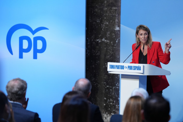 Archivo - La vicesecretaria de Coordinación Sectorial del PP, Alma Ezcurra, interviene durante una acto, en Palo Alto, a 14 de octubre de 2025, en Barcelona, Catalunya (España).