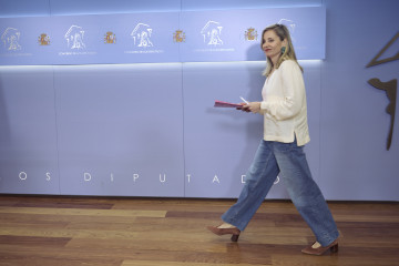 La diputada de Sumar Verónica Martínez Barbero durante una rueda de prensa, en el Congreso de los Diputados, a 9 de abril de 2026, en Madrid (España).