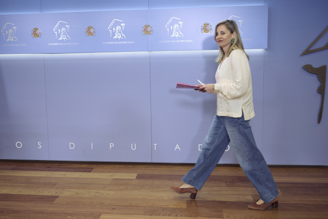 La diputada de Sumar Verónica Martínez Barbero durante una rueda de prensa, en el Congreso de los Diputados, a 9 de abril de 2026, en Madrid (España).