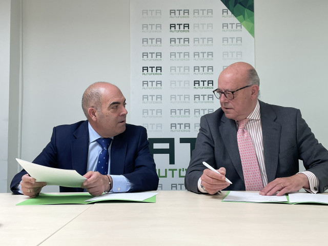 El presidente de ATA, Lorenzo Amor, y el presidente de AEPT, Santiago Vallejo.