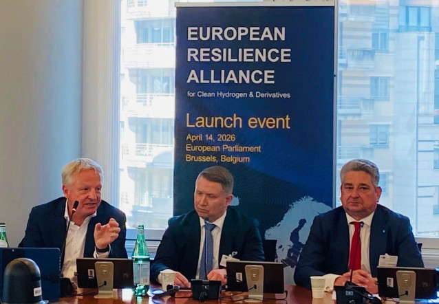 El consejero delegado de Moeve, Maarten Wetselaar, el consejero delegado de Gasgrid Finland, Olli Sipilä, y el consejero delegado de thyssenkrupp AG, Miguel López durante la presentación de la 'European Resilience Alliance' en Bruselas