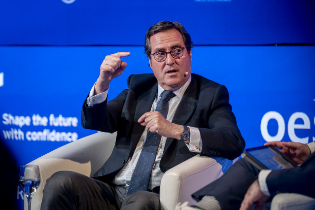 El presidente de la CEOE, Antonio Garamendi, interviene en el simposio 'Wake Up, Spain! Wake Up, Europe!', organizado por 'El Español', a 14 de abril de 2026, en Madrid (España).