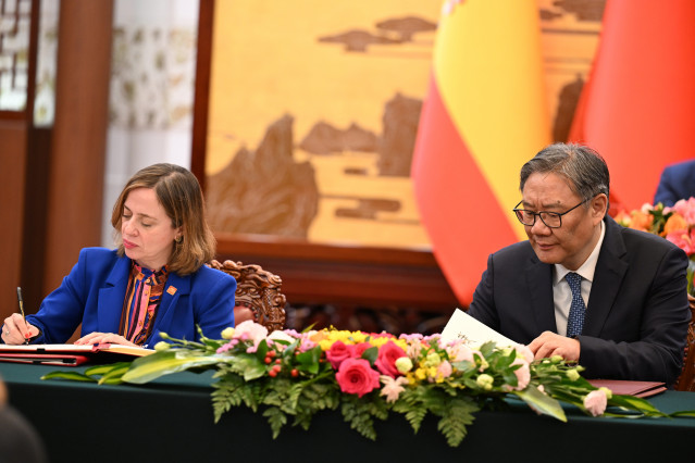 Firma de los acuerdos en el marco de la visita oficial del presidente del Gobierno de España a China
