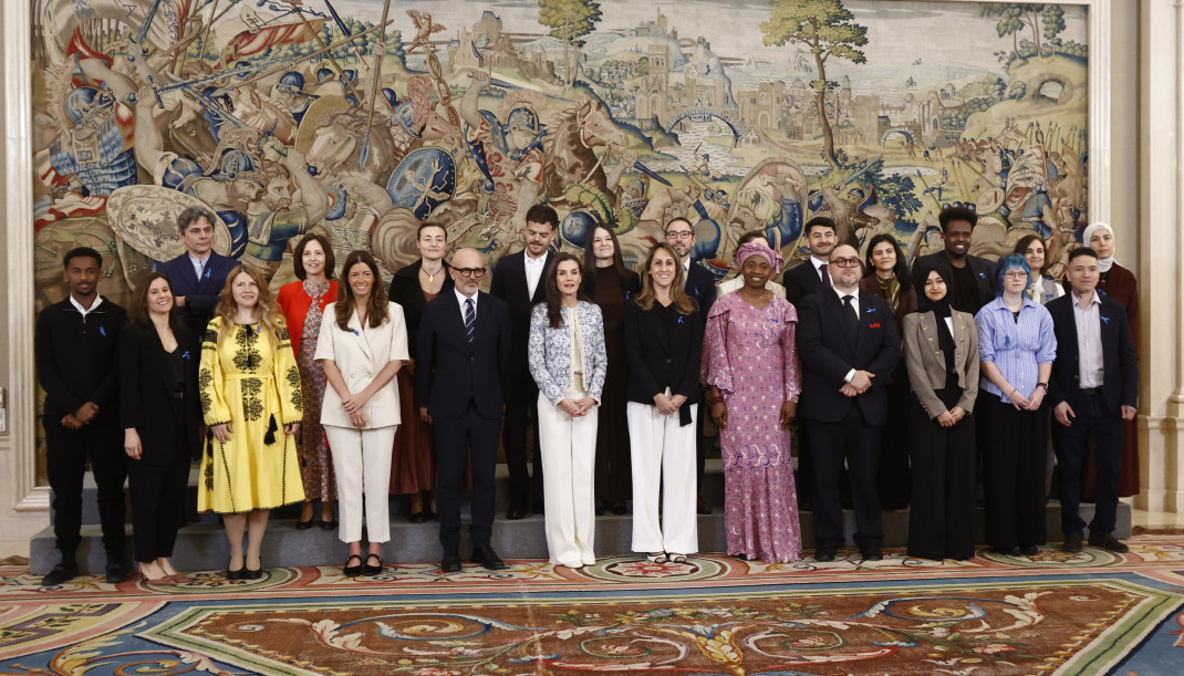 La Reina Letizia recibe en el Palacio de La Zarzuela a una representación de la Agencia de las Naciones Unidas para los Refugiados (ACNUR) con motivo del 75º aniversario de la organización, a 14 de