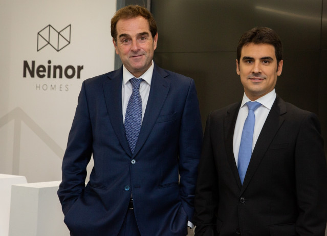 Archivo - Borja García-Egotxeaga, CEO de Neinor Homes y de Aedas Homes y Jordi Argemí, presidente de Aedas Homes