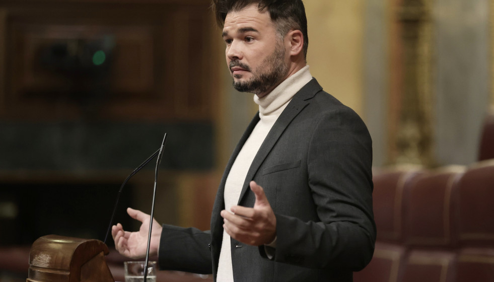 Archivo - El portavoz parlamentario de ERC, Gabriel Rufián, interviene en una sesión plenaria en el Congreso de los Diputados