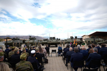Archivo - La ministra de Defensa, Margarita Robles, interviene en el acto entrega de los primeros vehículos 8x8 'Dragón' al Ejército de Tierra. En la Base 'Álvarez de Sotomayor' en Almería. A 16 