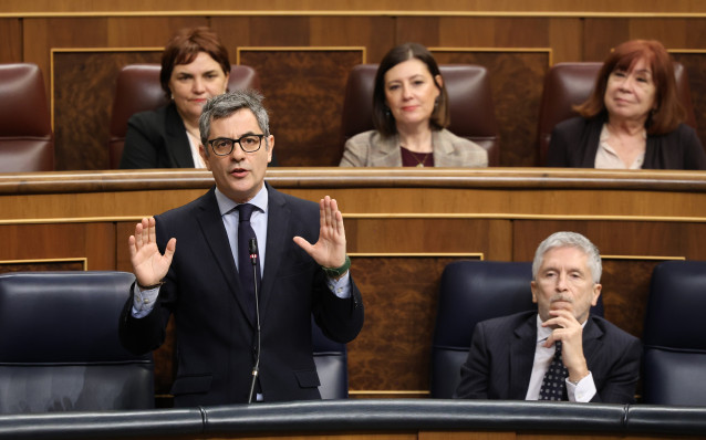 El ministro de la Presidencia, Justicia y Relaciones con las Cortes, Félix Bolaños, interviene durante una sesión de control al Gobierno, en el Congreso