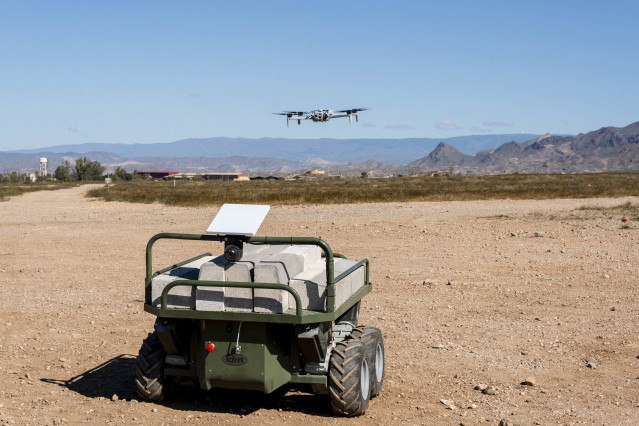 Unidades del Centro de Fuerza Futura del ET realizan una demostración de empleo de capacidades diferenciales en un supuesto táctico donde se muestra la aplicación tecnológica en su desarrollo. A 14 de abril de 2026 en Viator, Almería (Andalucía, España).