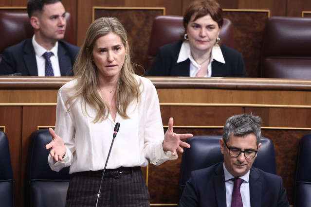 La vicepresidenta y ministra para la Transición Ecológica y el Reto Demográfico, Sara Aagesen, y el ministro de la Presidencia, Félix Bolaños, durante un pleno en el Congreso de los Diputados, a 15 de abril de 2026, en Madrid (España).