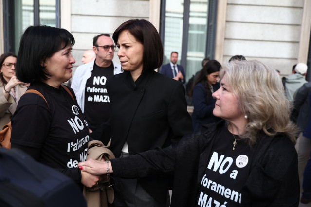 La miinistra de Ciencia e Innovación, Diana Morant, preside una protesta con víctimas de la dana durante un pleno en el Congreso de los Diputados, a 15 de abril de 2026, en Madrid (España).