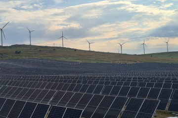 Archivo - Planta fotovoltaica y aerogeneradores en el Bajo Aragón histórico,