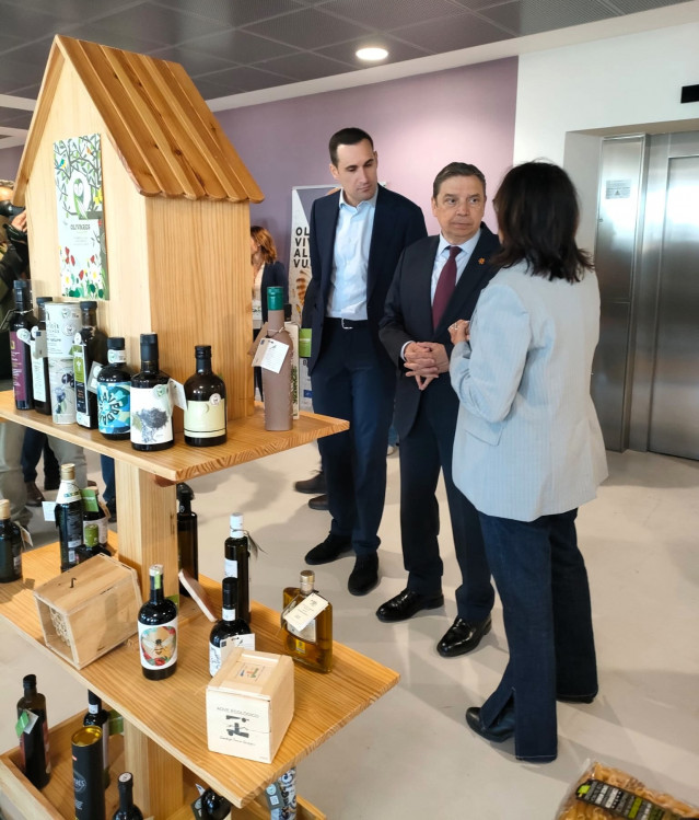 Luis Planas (c), junto a Juan Latorre y Asunción Ruiz, en el I Congreso Internacional sobre Agricultura y Biodiversidad.