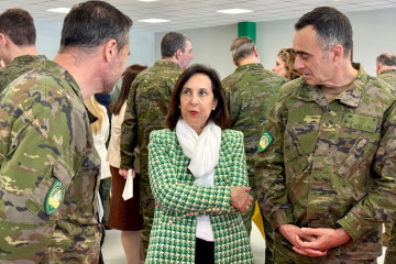 La ministra de Defensa, Margarita Robles, durante su visita este miércoles al contingente español en el Cuartel General Supremo de la OTAN.