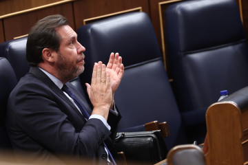 El ministro de Transportes, Óscar Puente, durante un pleno en el Congreso de los Diputados, a 15 de abril de 2026, en Madrid (España).