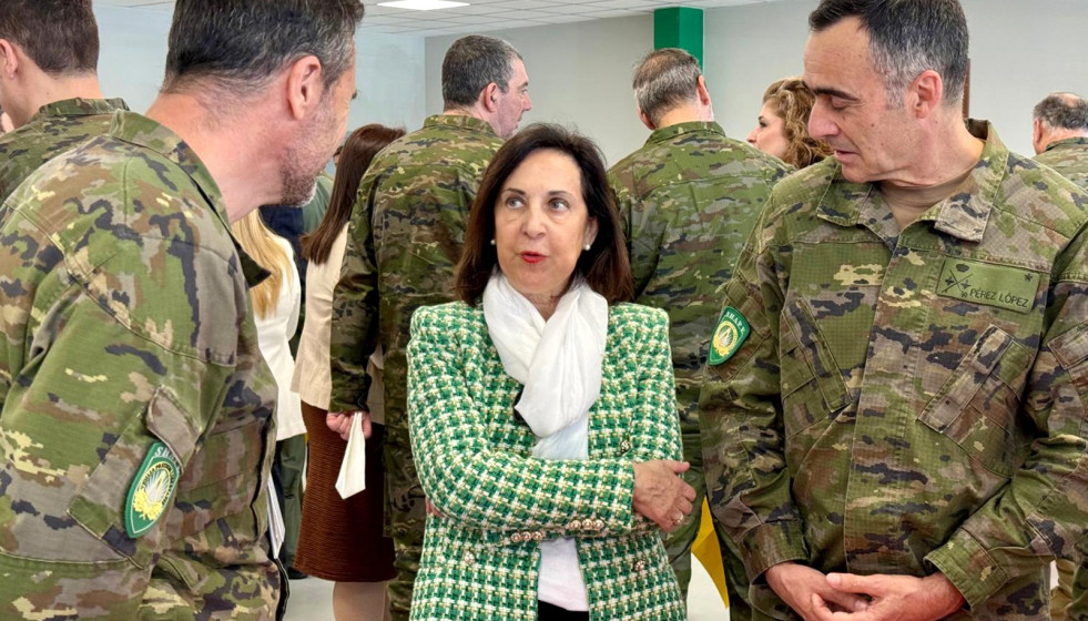 La ministra de Defensa, Margarita Robles, durante su visita este miércoles al contingente español en el Cuartel General Supremo de la OTAN.