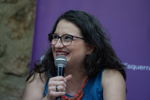 Archivo - La exvicepresidenta Primera, exconsellera de Igualdad y Políticas Inclusivas, y exportavoz del Gobierno de la Generalitat Valenciana, Mónica Oltra Jarque, interviene durante el seminario ‘Feminismo para avanzar en derechos y hacer país’, en la c
