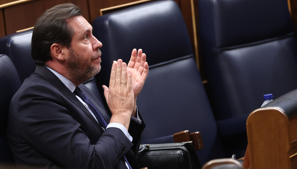 El ministro de Transportes, Óscar Puente, durante un pleno en el Congreso de los Diputados, a 15 de abril de 2026, en Madrid (España).