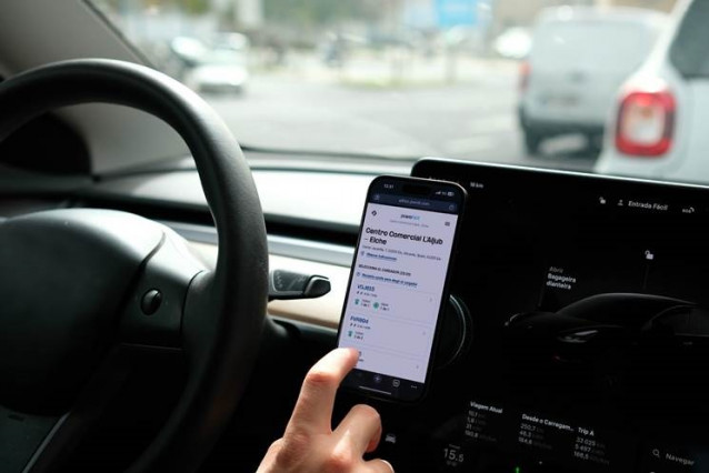 Powerdot y Uber se alían para facilitar la transición al vehículo eléctrico de los conductores profesionales en Europa