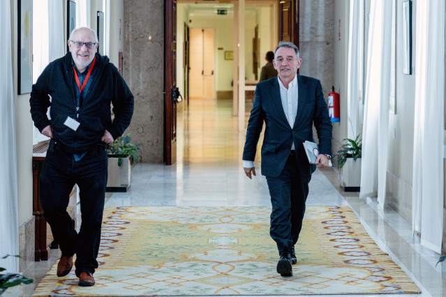 Archivo - El diputado de Sumar Enrique Santiago a su llegada a la Junta de Portavoces, en el Congreso de los Diputados, a 10 de marzo de 2026, en Madrid (España).