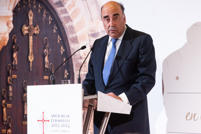 Archivo - El presidente de Santander España, Luis Isasi.