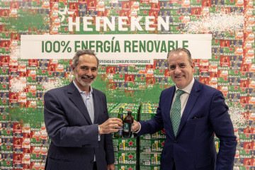 Jorge Ybarra, director comercial de Carrefour España junto a Iñaki Olazábal, director de Ventas y Alimentación de Heineken España.