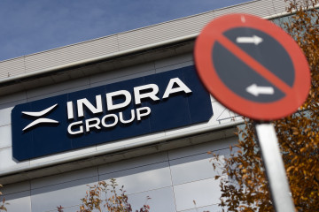 Archivo - Fachada de la sede de Indra, a 25 de noviembre de 2025, en Alcobendas, Madrid (España).