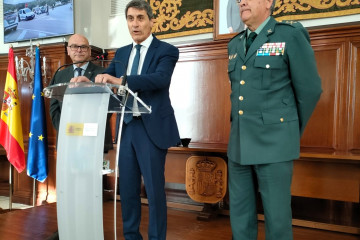 Pedo Fernández (c), junto a Manuel Fernández y Luis Ortega, presenta los resultados del dispositivo de seguridad de la campaña de la aceituna.