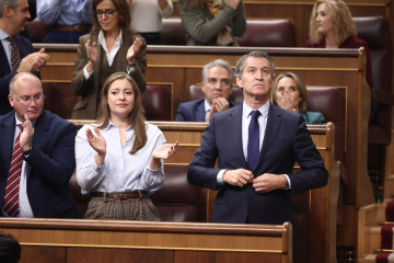 Archivo - El secretario general del PP, Miguel Tellado, la portavoz del PP en el Congreso, Ester Muñoz, y el presidente del PP, Alberto Núñez Feijóo, durante una sesión de control al Gobierno, en