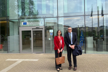 La presidenta de la Autoridad Portuaria de Gijón, Nieves Roqueñí, junto al director portuario, José Luis Barettino.
