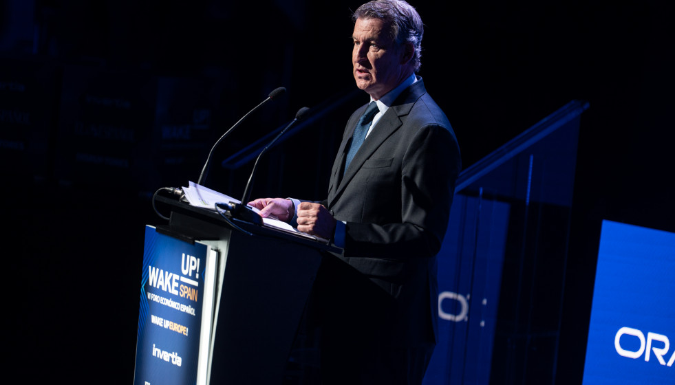 El presidente del PP, Alberto Núñez Feijóo, interviene en el VI Foro Económico ‘Wake Up, ¡Spain!, Wake Up Europe!’, organizado por El Español, a 16 de abril de 2026, en Madrid (España).