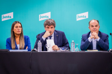 Archivo - (I-D) La portavoz de Junts en el Congreso, Miriam Nogueras; el expresidente de la Generalitat y líder de Junts, Carles Puigdemont, y el secretario general de Junts, Jordi Turull, durante un