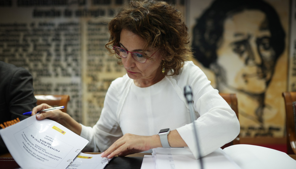 Archivo - La vicepresidenta primera y ministra de Hacienda, María Jesús Montero, comparece ante la Comisión de Hacienda, en el Senado.