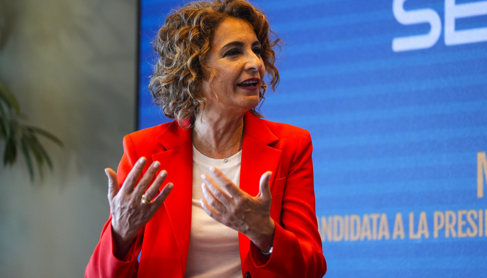 La secretaria general del PSOE-A y candidata a la Presidencia de la Junta de Andalucía, María Jesús Montero, durante el encuentro organizado por la Cadena Ser Andalucía en el Club Cámara Antares.