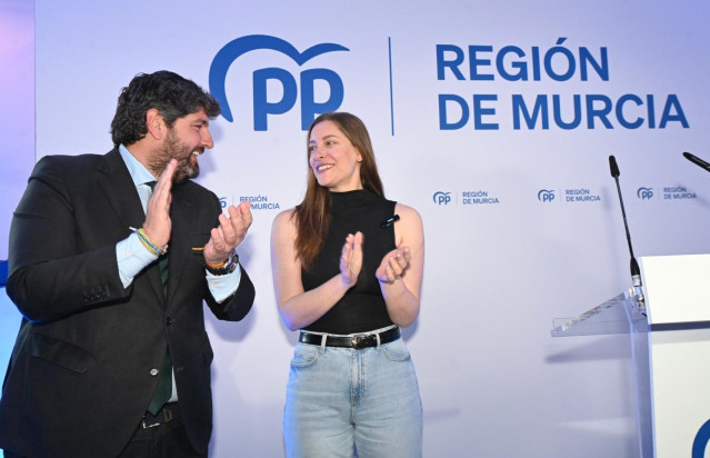 El presidente del PP de la Región de Murcia, Fernando López Miras, y la portavoz del partido en el Congreso de los Diputados, Ester Muñoz