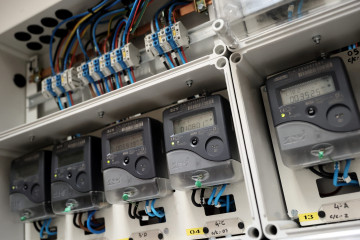 Archivo - Contadores eléctricos de un edificio, a 1 de abril de 2022, en Madrid (España).