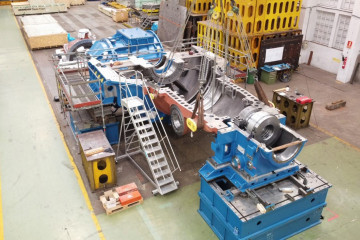 Archivo - Montaje de turbina en Navantia Ferrol