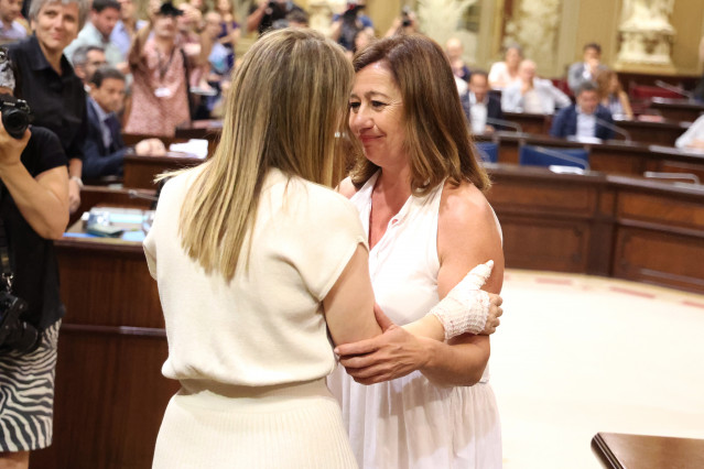 Archivo - Marga Prohens (i) y Francina Armengol (d), durante la segunda votación para la investidura como presidenta del Govern, en el Parlament balear, a 6 de julio de 2023, en Palma de Mallorca, Mallorca, Baleares (España).