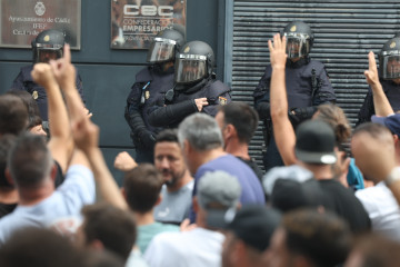Archivo - Trabajadores del metal durante la huelga de junio de 2025 en Cádiz. ARCHIVO.