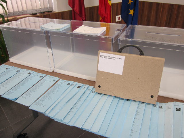 Archivo - URNAS, CARTERA KIT SISTEMA BRAILLE, PAPELETAS ELECCIONES MUNICIPALES Y EUROPEAS, DELEGACIÓN DEL GOBIERNO