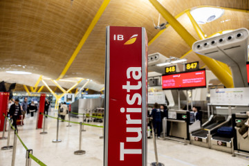 Archivo - Mostradores de facturación de Iberia  a 13 de marzo de 2026, en Madrid (España).