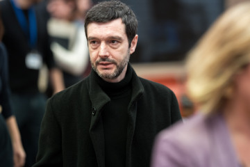 Archivo - El ministro de Derechos Sociales, Consumo y Agenda 2030, Pablo Bustinduy, durante una jornada sobre la regularización de la publicidad de alimentos no saludables, en el Congreso, a 2 de mar